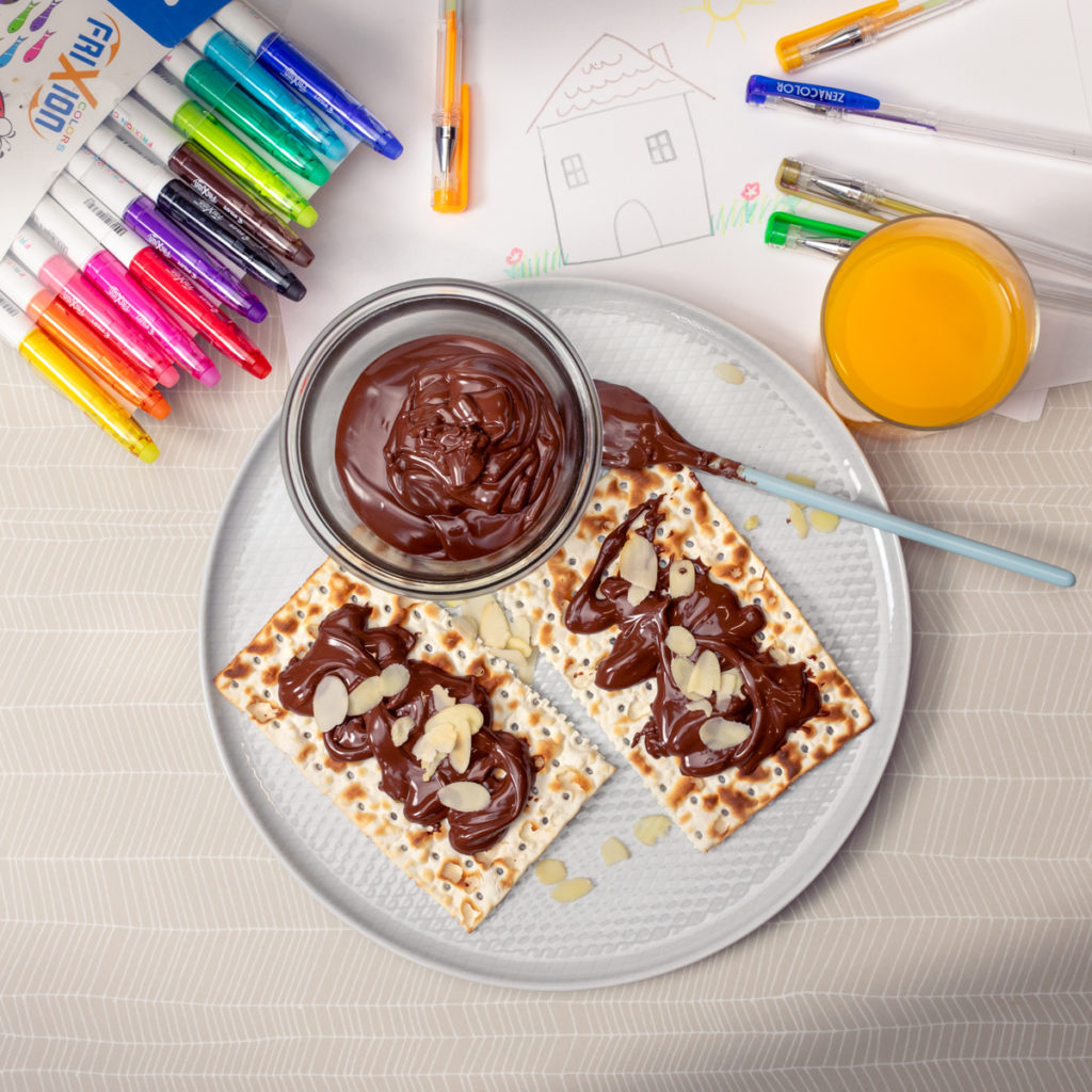 Tartines de pain azyme Heumann avec pâte à tartiner au chocolat et amandes effilées